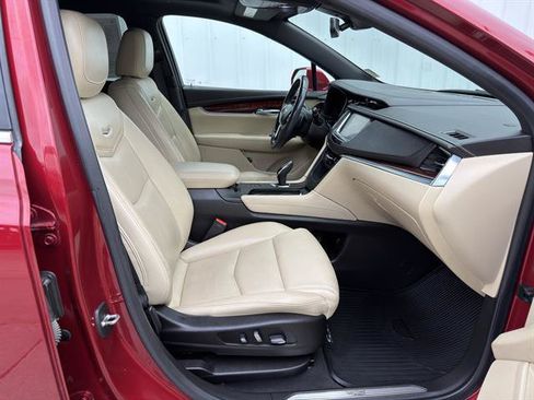 Used 2019 Cadillac XT5 Premium Luxury w/ Driver Assist Package AWD/4WD image 19