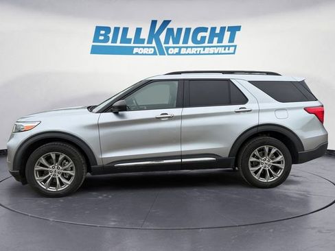 Used 2022 Ford Explorer XLT w/ Equipment Group 202A AWD/4WD image 2