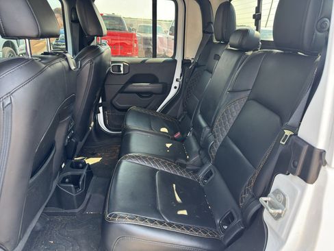 Used 2023 Jeep Gladiator Overland AWD/4WD image 9