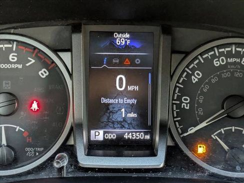 Used 2023 Toyota Tacoma TRD Off-Road image 10