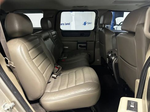 Used 2004 HUMMER H2 w/ Preferred Equipment Group AWD/4WD image 19