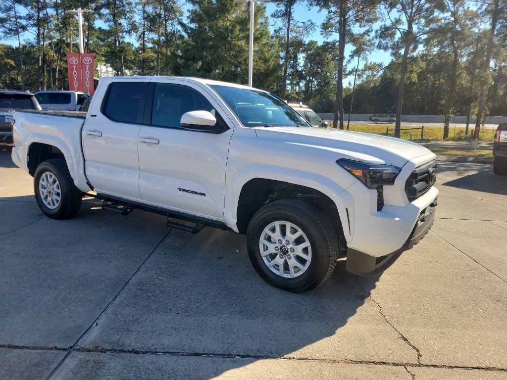 Certified 2026 Toyota Tacoma SR5 AWD/4WD image 10