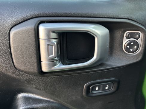 Used 2019 Jeep Wrangler Unlimited Sport S AWD/4WD image 23