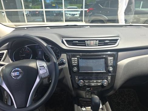 Used 2015 Nissan Rogue SV w/ SV Premium Package AWD/4WD image 14