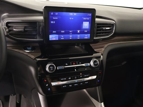 Used 2022 Ford Explorer Limited w/ Equipment Group 301A AWD/4WD image 5