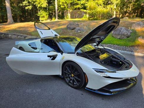 Used 2023 Ferrari SF90 Stradale image 18