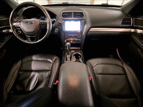 Used 2018 Ford Explorer XLT w/ Equipment Group 202A image 15