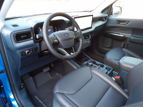 New 2025 Ford Maverick Lariat w/ Black Appearance Package image 15