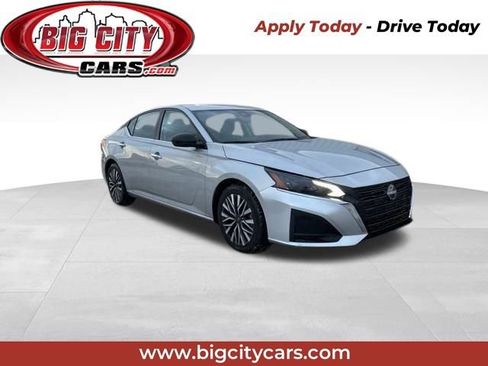 Used 2024 Nissan Altima 2.5 SV image 1