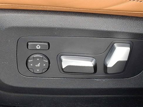 Used 2023 BMW X6 xDrive40i w/ Premium Package image 28