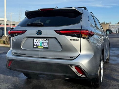 Used 2023 Toyota Highlander LE image 5