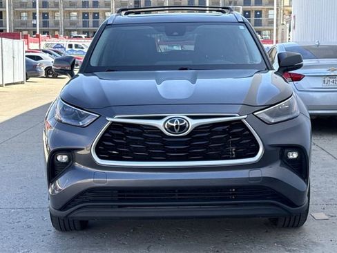 Used 2023 Toyota Highlander XLE image 8