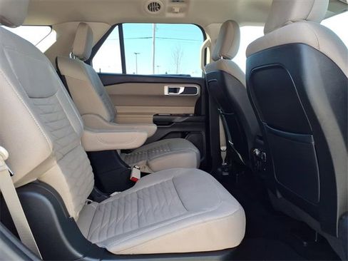 Used 2020 Ford Explorer XLT image 12