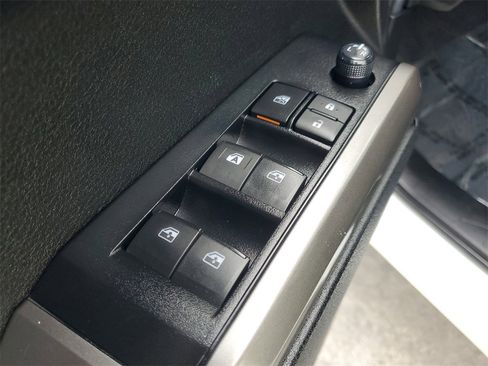 Certified 2022 Toyota Tacoma SR5 image 17