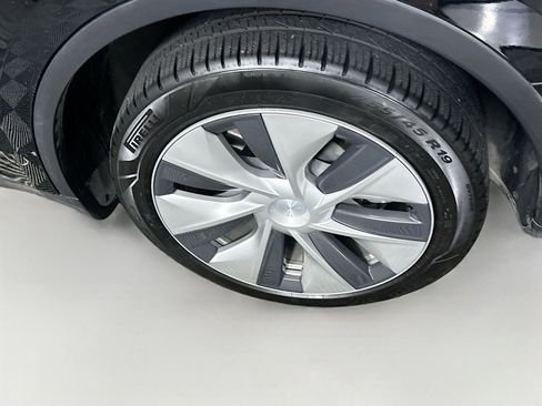 Used 2023 Tesla Model Y Long Range image 11