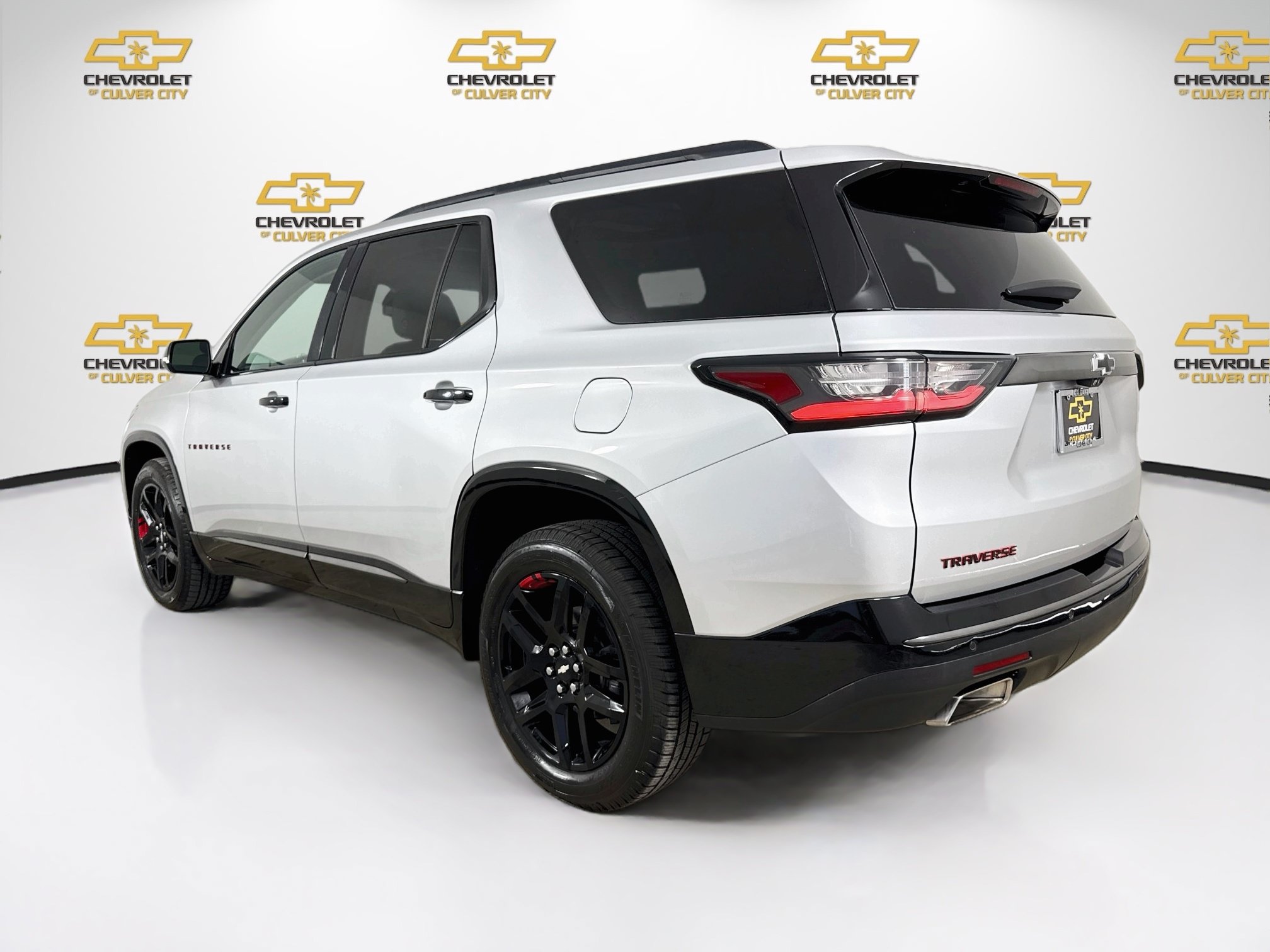 Used 2020 Chevrolet Traverse Premier w/ Redline Edition FWD image 6