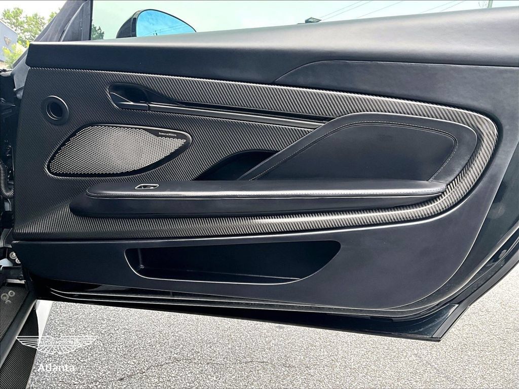 Used 2025 Aston Martin Vanquish RWD image 19