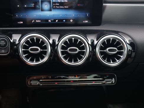 Used 2021 Mercedes-Benz CLA 35 AMG 4MATIC image 37