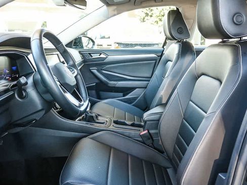 Used 2024 Volkswagen Jetta SE image 18