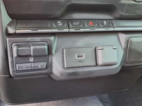 Used 2020 Chevrolet Silverado 1500 Custom Trail Boss image 29