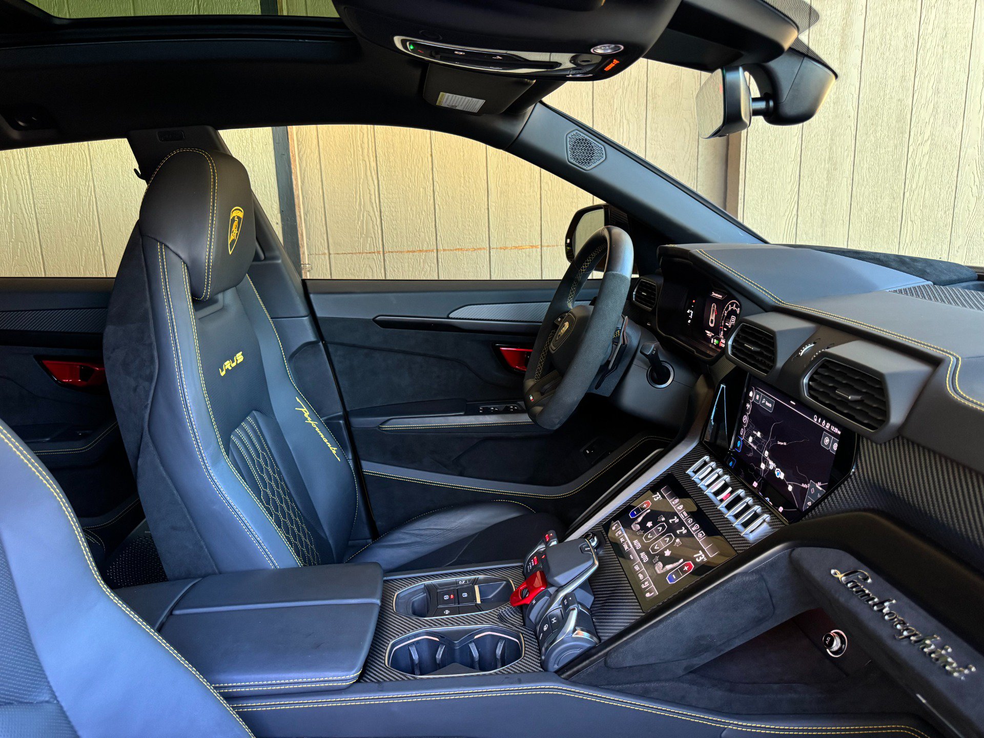 Used 2024 Lamborghini Urus Performante AWD/4WD image 28