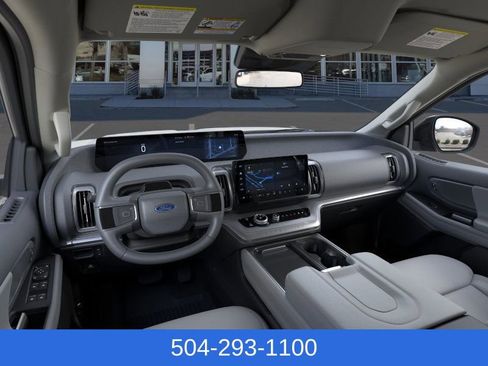 New 2026 Ford Expedition Active image 9