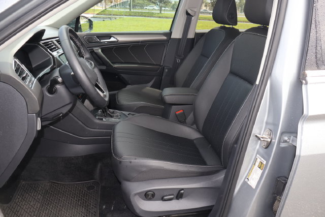 Certified 2023 Volkswagen Tiguan SE w/ Panoramic Sunroof Package FWD image 13
