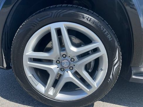 Used 2016 Mercedes-Benz GL 550 4MATIC image 32