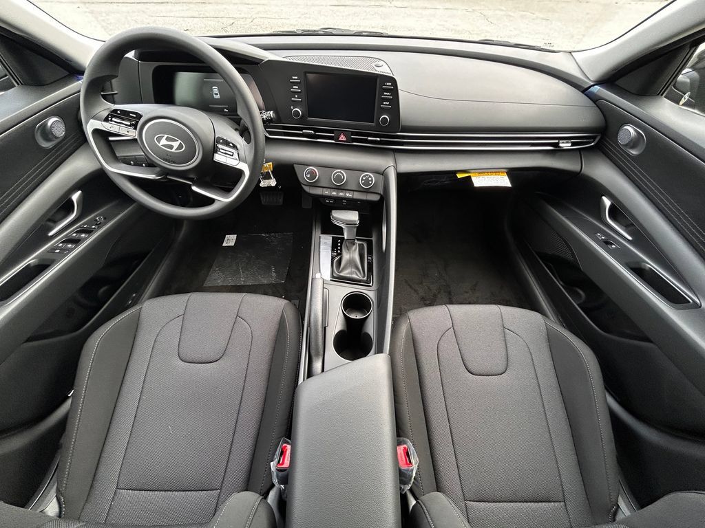 Certified 2026 Hyundai Elantra SE FWD image 21