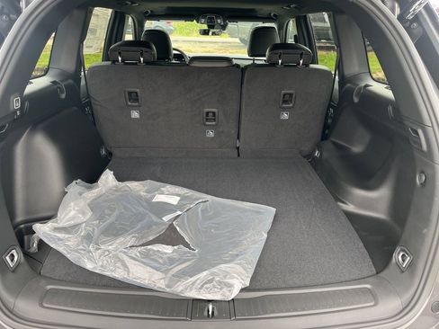 New 2025 Jeep Grand Cherokee Altitude image 14