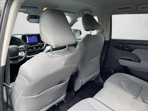 Used 2023 Toyota Highlander L FWD image 17