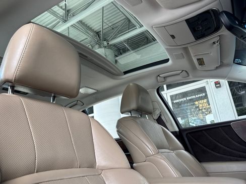Used 2018 Lexus LS 500 w/ Accessory Package (Z2) RWD image 20