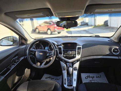 Used 2016 Chevrolet Cruze LT w/ Technology Package image 17