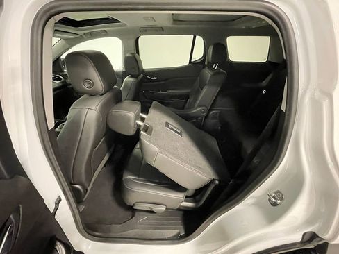 Used 2022 GMC Acadia SLT w/ Elevation Edition image 21