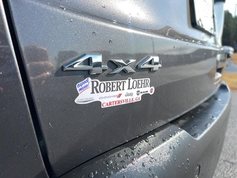 Used 2018 Jeep Renegade Latitude w/ UConnect 8.4 Nav Group image 10