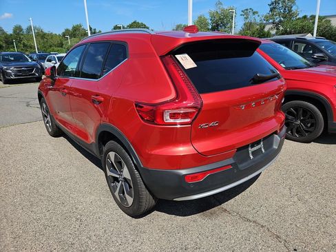Used 2023 Volvo XC40 B5 Plus w/ Driver Assist Package AWD/4WD image 2