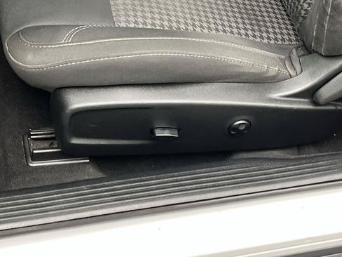 Used 2019 Dodge Challenger SXT w/ Driver Convenience Group RWD image 11