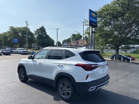 Used 2023 Kia Seltos S w/ Navigation Package AWD/4WD image 4