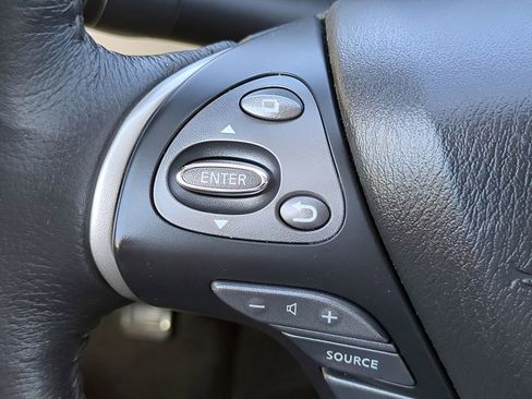 Used 2018 Nissan Pathfinder SL image 27