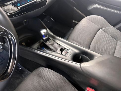 Used 2018 Toyota C-HR XLE FWD image 18