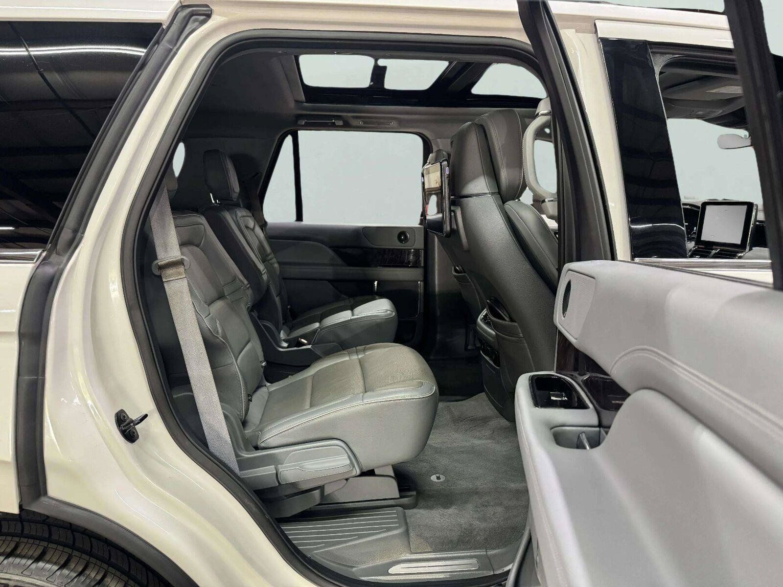 Used 2018 Lincoln Navigator Reserve w/ Technology Package AWD/4WD image 33