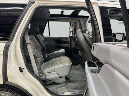Used 2018 Lincoln Navigator Reserve w/ Technology Package AWD/4WD image 33