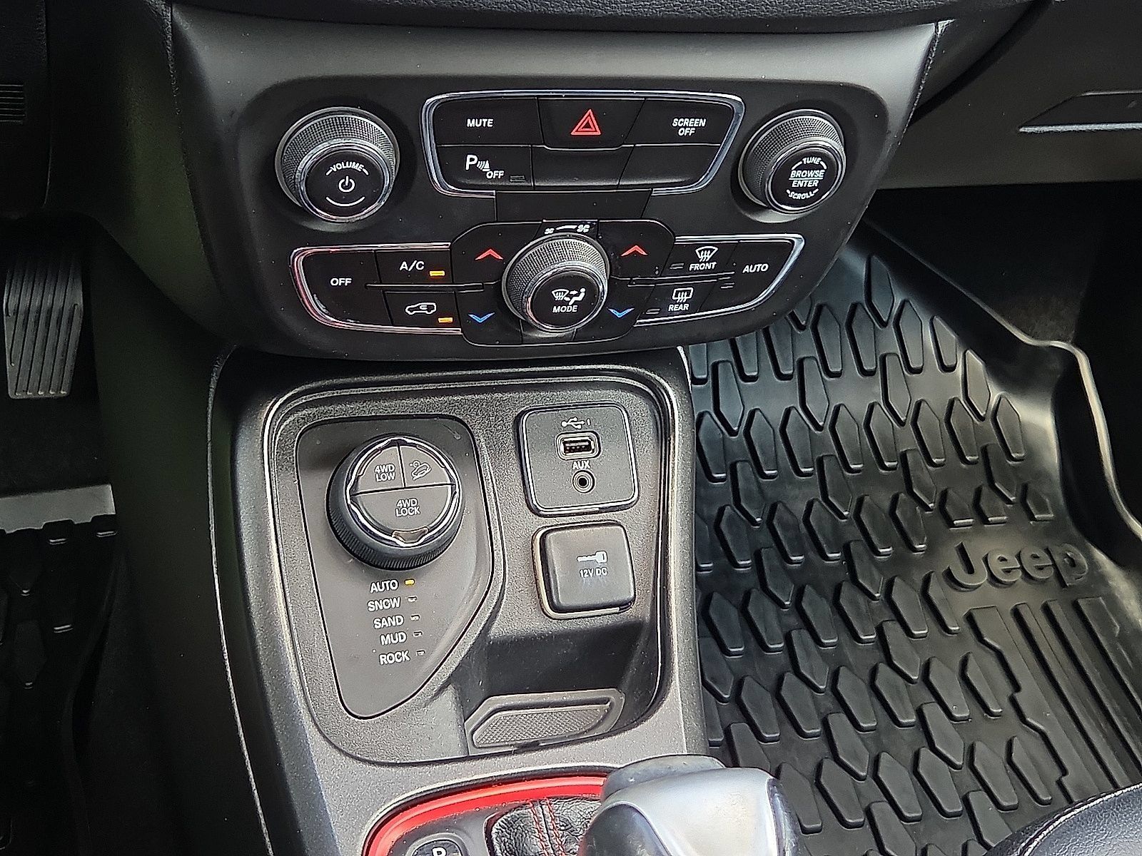 Used 2019 Jeep Compass Trailhawk w/ Safety & Security Group AWD/4WD image 17