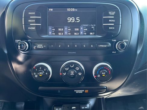 Used 2018 Kia Soul image 29