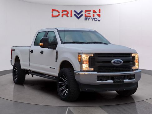 Used 2018 Ford F250 XL w/ Power Equipment Group image 8