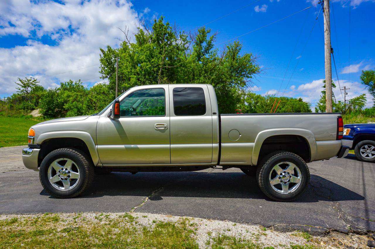 Used 2005 GMC Sierra 2500 SLT w/ Heavy-Duty Power Package AWD/4WD image 6