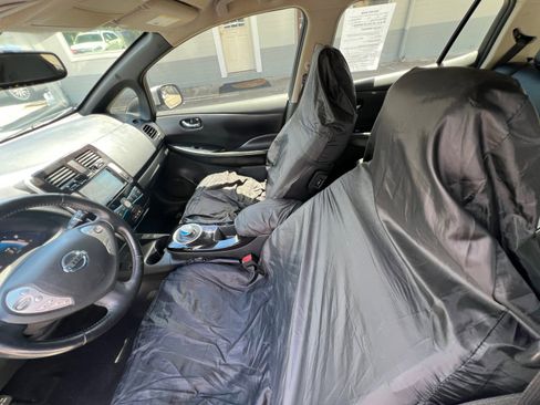 Used 2013 Nissan Leaf SL w/ Premium Pkg image 24