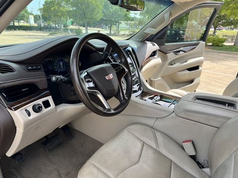 Used 2017 Cadillac Escalade Luxury RWD image 28