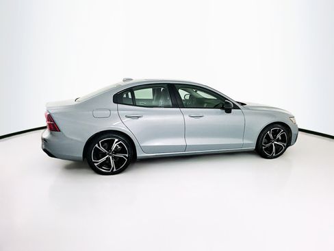 Used 2024 Volvo S60 B5 Core image 10