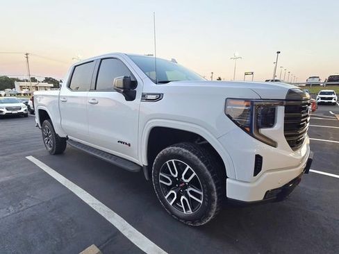 Used 2024 GMC Sierra 1500 AT4 w/ Technology Package AWD/4WD image 4